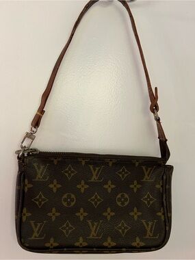 Louis Vuitton Pochette Monogram Vintage AR1021 Made in France